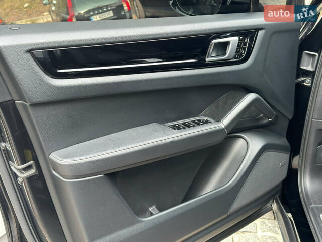 Чорний Порше Cayenne, об'ємом двигуна 3 л та пробігом 195 тис. км за 59500 $, фото 29 на Automoto.ua