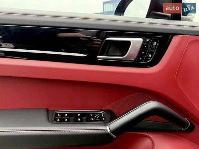 Черный Порше Каен, объемом двигателя 3 л и пробегом 44 тыс. км за 72500 $, фото 62 на Automoto.ua