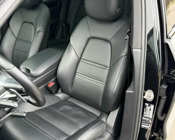 Черный Порше Каен, объемом двигателя 3 л и пробегом 66 тыс. км за 57500 $, фото 29 на Automoto.ua