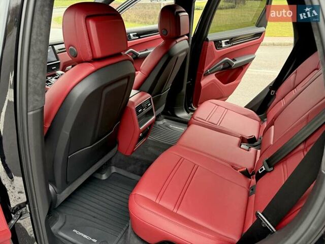 Черный Порше Каен, объемом двигателя 3 л и пробегом 44 тыс. км за 72500 $, фото 58 на Automoto.ua