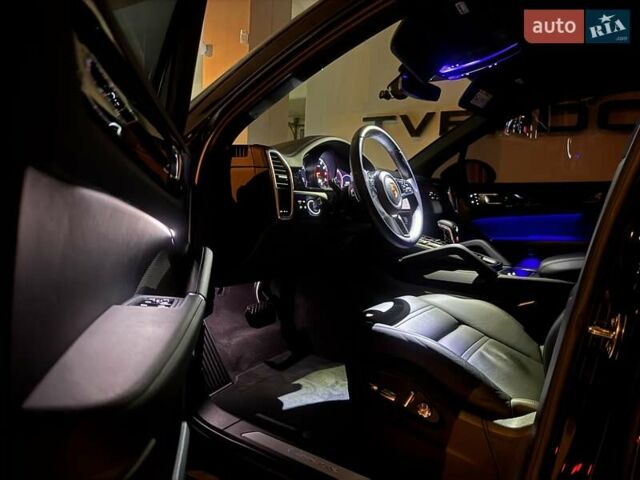 Черный Порше Каен, объемом двигателя 3 л и пробегом 32 тыс. км за 69900 $, фото 58 на Automoto.ua