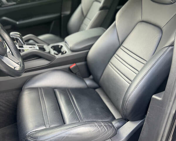 Чорний Порше Cayenne, об'ємом двигуна 2.89 л та пробігом 130 тис. км за 75000 $, фото 16 на Automoto.ua