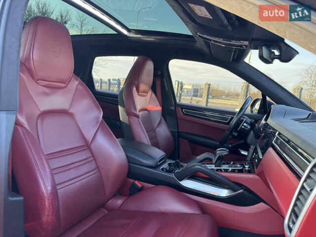 Черный Порше Каен, объемом двигателя 4 л и пробегом 120 тыс. км за 87700 $, фото 29 на Automoto.ua