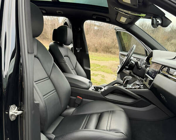 Черный Порше Каен, объемом двигателя 3 л и пробегом 66 тыс. км за 57500 $, фото 51 на Automoto.ua