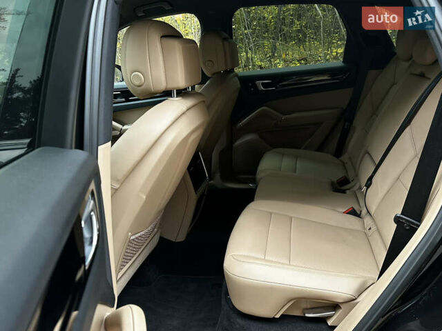 Черный Порше Каен, объемом двигателя 3 л и пробегом 40 тыс. км за 75000 $, фото 26 на Automoto.ua