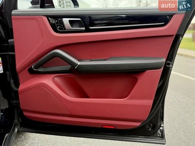 Черный Порше Каен, объемом двигателя 3 л и пробегом 44 тыс. км за 72500 $, фото 37 на Automoto.ua