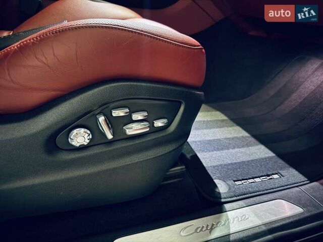 Черный Порше Каен, объемом двигателя 3 л и пробегом 94 тыс. км за 64900 $, фото 123 на Automoto.ua