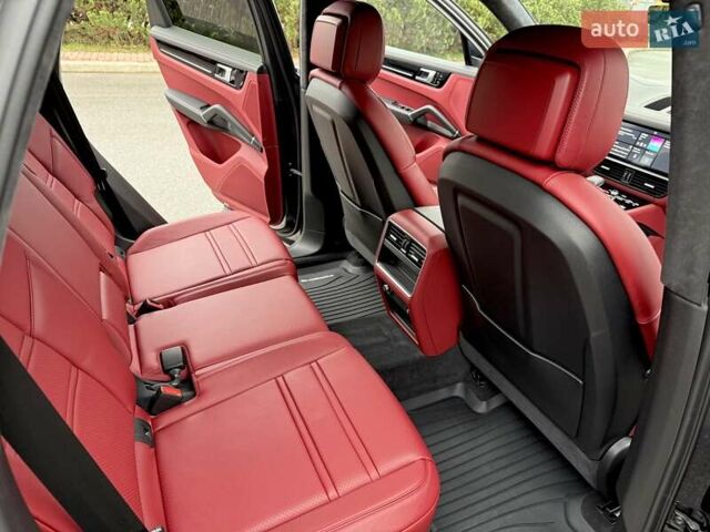 Черный Порше Каен, объемом двигателя 3 л и пробегом 44 тыс. км за 72500 $, фото 52 на Automoto.ua