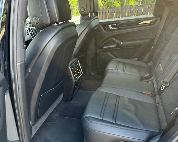 Чорний Порше Cayenne, об'ємом двигуна 3 л та пробігом 75 тис. км за 52000 $, фото 19 на Automoto.ua