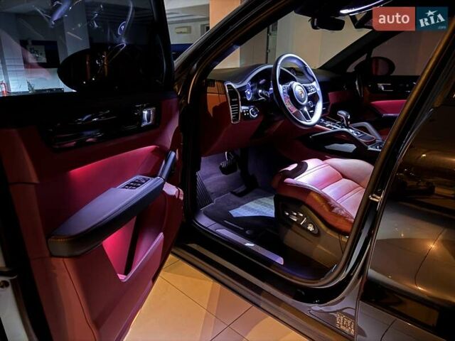 Черный Порше Каен, объемом двигателя 3 л и пробегом 94 тыс. км за 64900 $, фото 63 на Automoto.ua
