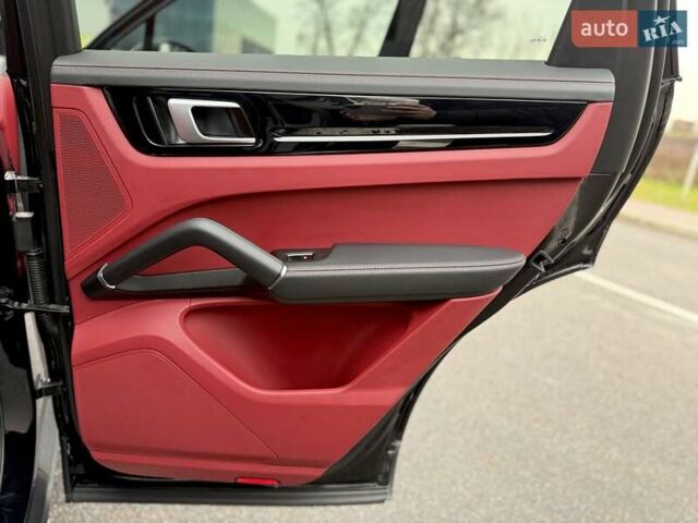 Черный Порше Каен, объемом двигателя 3 л и пробегом 44 тыс. км за 72500 $, фото 48 на Automoto.ua