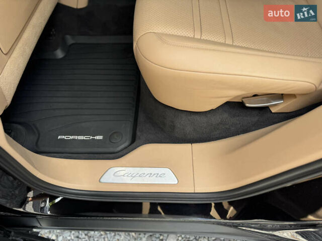 Чорний Порше Cayenne, об'ємом двигуна 2.89 л та пробігом 100 тис. км за 85000 $, фото 29 на Automoto.ua