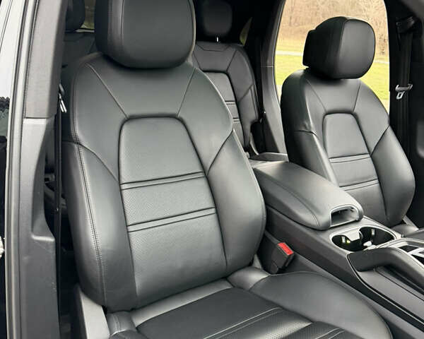 Черный Порше Каен, объемом двигателя 3 л и пробегом 66 тыс. км за 57500 $, фото 52 на Automoto.ua