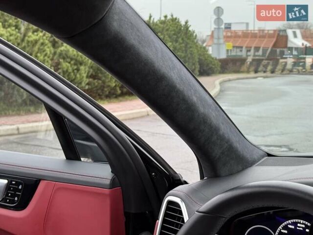 Черный Порше Каен, объемом двигателя 3 л и пробегом 44 тыс. км за 72500 $, фото 75 на Automoto.ua