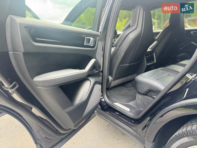 Черный Порше Каен, объемом двигателя 2.89 л и пробегом 120 тыс. км за 75000 $, фото 24 на Automoto.ua