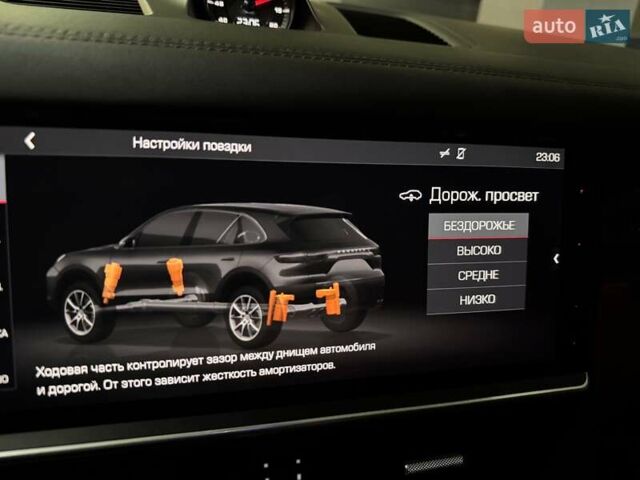 Черный Порше Каен, объемом двигателя 3 л и пробегом 94 тыс. км за 64900 $, фото 48 на Automoto.ua