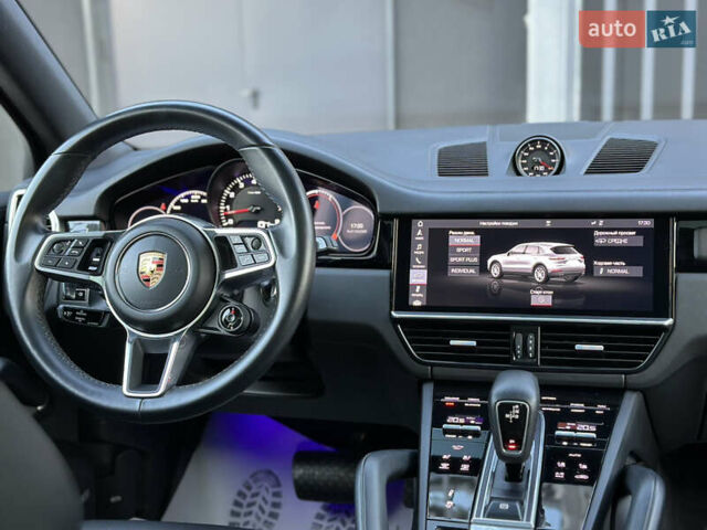Черный Порше Каен, объемом двигателя 3 л и пробегом 65 тыс. км за 63999 $, фото 25 на Automoto.ua