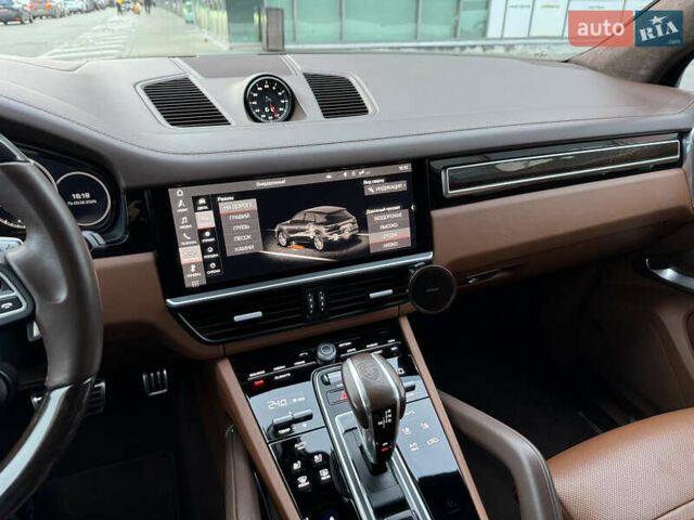 Чорний Порше Cayenne, об'ємом двигуна 4 л та пробігом 88 тис. км за 98800 $, фото 56 на Automoto.ua