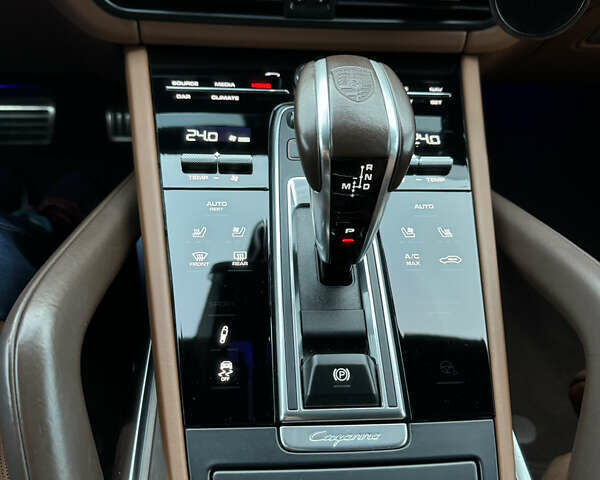 Чорний Порше Cayenne, об'ємом двигуна 4 л та пробігом 88 тис. км за 98800 $, фото 40 на Automoto.ua