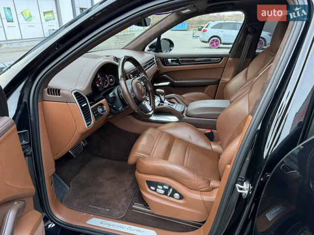 Чорний Порше Cayenne, об'ємом двигуна 4 л та пробігом 88 тис. км за 98800 $, фото 48 на Automoto.ua