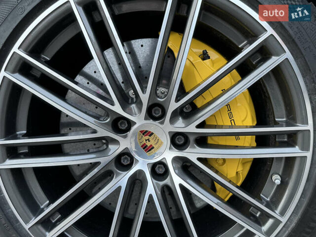 Чорний Порше Cayenne, об'ємом двигуна 4 л та пробігом 88 тис. км за 98800 $, фото 16 на Automoto.ua