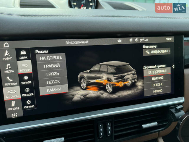 Чорний Порше Cayenne, об'ємом двигуна 4 л та пробігом 88 тис. км за 98800 $, фото 44 на Automoto.ua