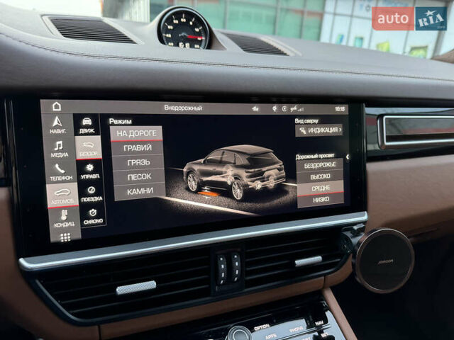 Чорний Порше Cayenne, об'ємом двигуна 4 л та пробігом 88 тис. км за 98800 $, фото 57 на Automoto.ua