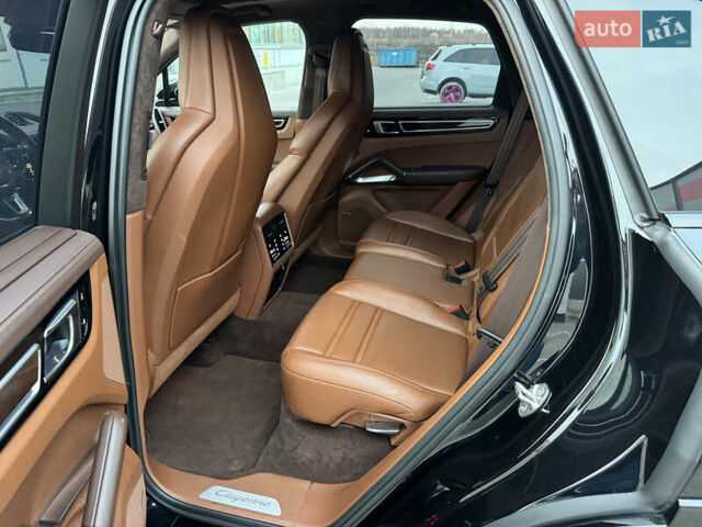 Чорний Порше Cayenne, об'ємом двигуна 4 л та пробігом 88 тис. км за 98800 $, фото 49 на Automoto.ua