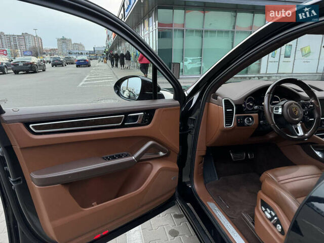 Чорний Порше Cayenne, об'ємом двигуна 4 л та пробігом 88 тис. км за 98800 $, фото 32 на Automoto.ua