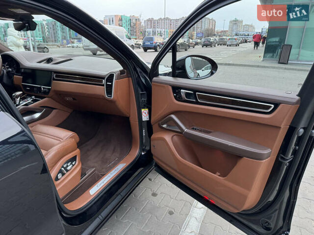Чорний Порше Cayenne, об'ємом двигуна 4 л та пробігом 88 тис. км за 98800 $, фото 33 на Automoto.ua