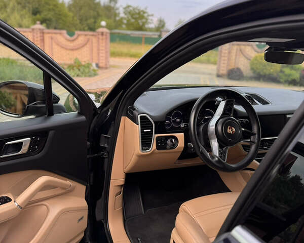 Черный Порше Каен, объемом двигателя 3 л и пробегом 55 тыс. км за 64800 $, фото 15 на Automoto.ua