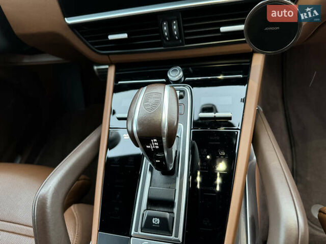 Чорний Порше Cayenne, об'ємом двигуна 4 л та пробігом 88 тис. км за 98800 $, фото 20 на Automoto.ua