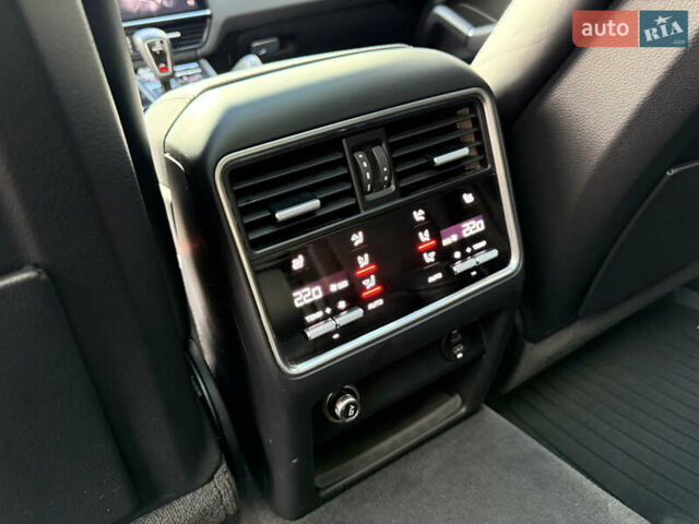 Чорний Порше Cayenne, об'ємом двигуна 2.9 л та пробігом 60 тис. км за 73500 $, фото 26 на Automoto.ua