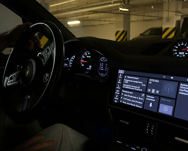 Черный Порше Каен, объемом двигателя 4 л и пробегом 52 тыс. км за 105000 $, фото 1 на Automoto.ua