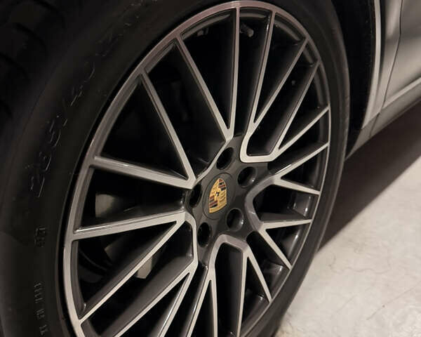 Чорний Порше Cayenne, об'ємом двигуна 3 л та пробігом 1 тис. км за 117500 $, фото 22 на Automoto.ua