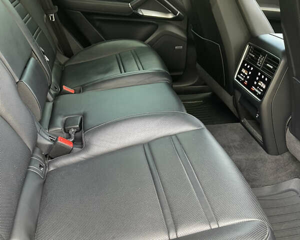 Чорний Порше Cayenne, об'ємом двигуна 4 л та пробігом 79 тис. км за 115000 $, фото 28 на Automoto.ua