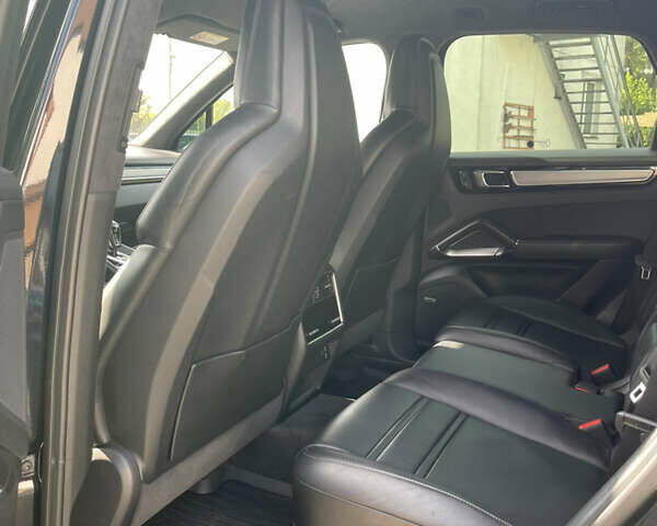 Чорний Порше Cayenne, об'ємом двигуна 4 л та пробігом 79 тис. км за 115000 $, фото 27 на Automoto.ua