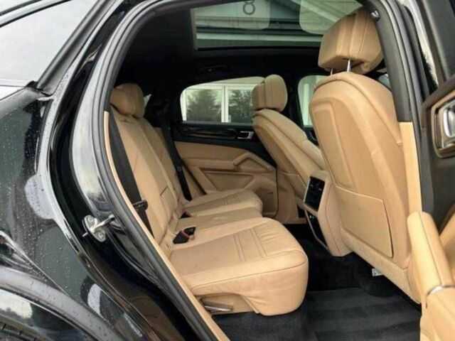 Чорний Порше Cayenne, об'ємом двигуна 3 л та пробігом 31 тис. км за 55500 $, фото 5 на Automoto.ua