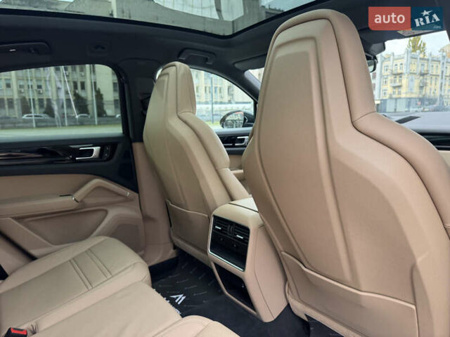 Черный Порше Каен, объемом двигателя 3 л и пробегом 35 тыс. км за 81999 $, фото 29 на Automoto.ua