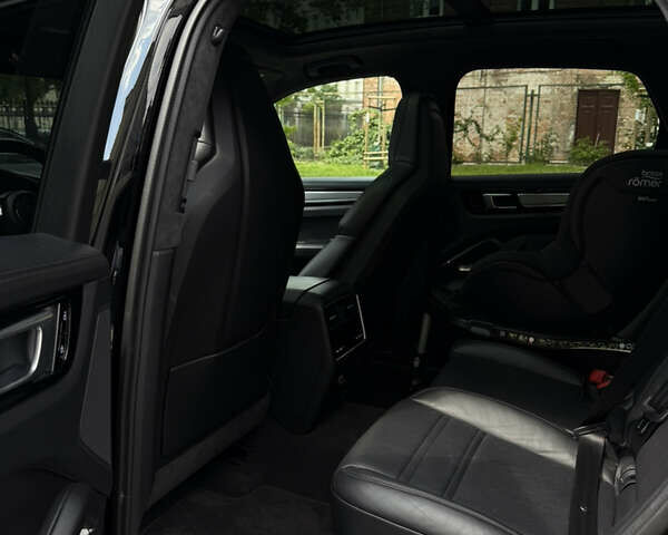 Черный Порше Каен, объемом двигателя 4 л и пробегом 52 тыс. км за 105000 $, фото 9 на Automoto.ua