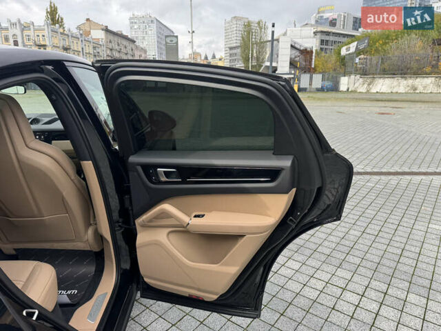 Черный Порше Каен, объемом двигателя 3 л и пробегом 35 тыс. км за 81999 $, фото 28 на Automoto.ua