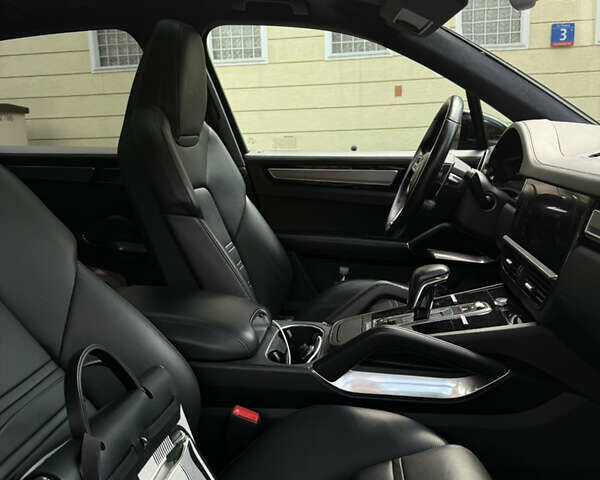 Черный Порше Каен, объемом двигателя 4 л и пробегом 52 тыс. км за 105000 $, фото 4 на Automoto.ua