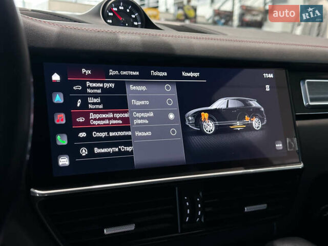 Черный Порше Каен, объемом двигателя 4 л и пробегом 34 тыс. км за 95000 $, фото 22 на Automoto.ua