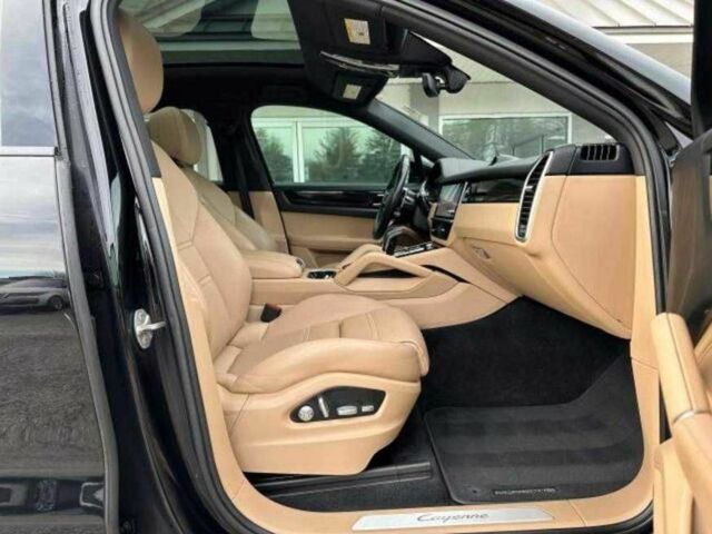 Чорний Порше Cayenne, об'ємом двигуна 3 л та пробігом 31 тис. км за 55500 $, фото 3 на Automoto.ua