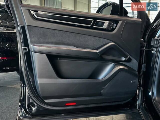 Черный Порше Каен, объемом двигателя 4 л и пробегом 34 тыс. км за 95000 $, фото 10 на Automoto.ua