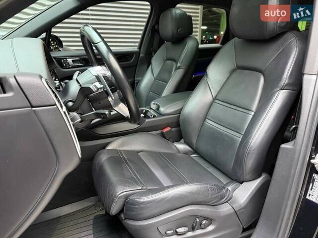 Чорний Порше Cayenne, об'ємом двигуна 2.89 л та пробігом 60 тис. км за 72990 $, фото 11 на Automoto.ua