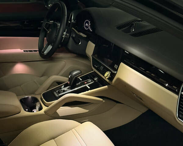 Чорний Порше Cayenne, об'ємом двигуна 3 л та пробігом 1 тис. км за 117500 $, фото 6 на Automoto.ua