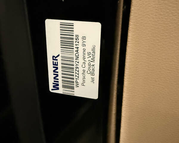 Чорний Порше Cayenne, об'ємом двигуна 3 л та пробігом 1 тис. км за 117500 $, фото 3 на Automoto.ua