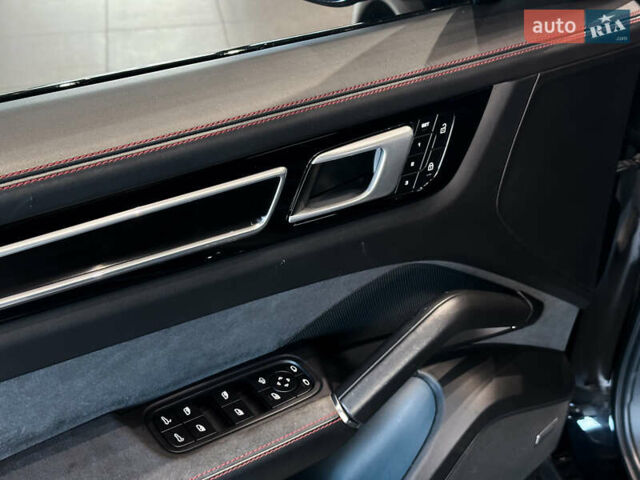 Черный Порше Каен, объемом двигателя 4 л и пробегом 34 тыс. км за 95000 $, фото 11 на Automoto.ua