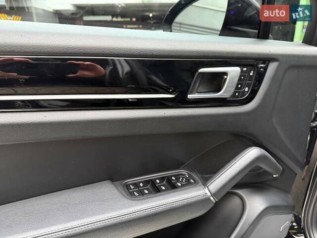 Чорний Порше Cayenne, об'ємом двигуна 2.89 л та пробігом 60 тис. км за 72990 $, фото 17 на Automoto.ua